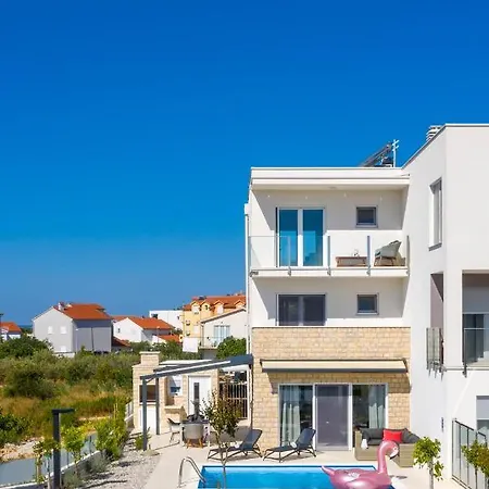 Buzuk Villa *