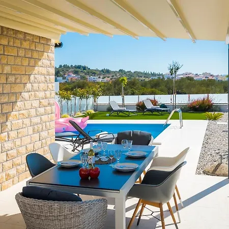 Villa Buzuk *